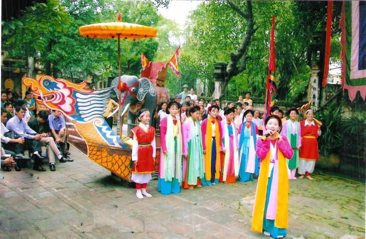 Cheo Tau –Folk singing while rowing - ảnh 3